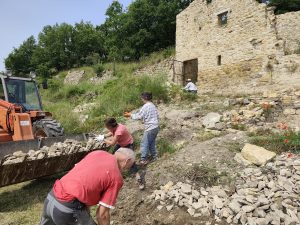 Le Manitou pour déplacer les pierres