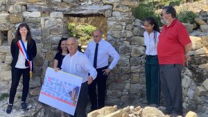 Remise du chèque de la mission Bern patrimoine en 2022, en présence du sénateur et de la préfète.